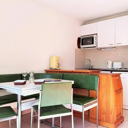 Apartment Le Lavandou, 3 Pieces, 6 Personnes - Fr-1-251-440