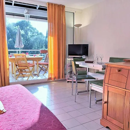 Le Lavandou, 3 Pieces, 6 Personnes - Fr-1-251-440 Apartment *