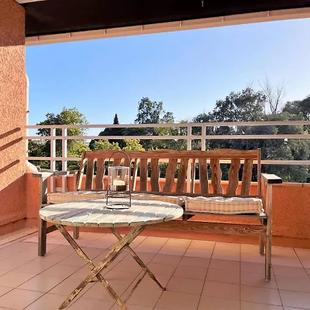Apartment Le Lavandou, 3 Pieces, 6 Personnes - Fr-1-251-440 *